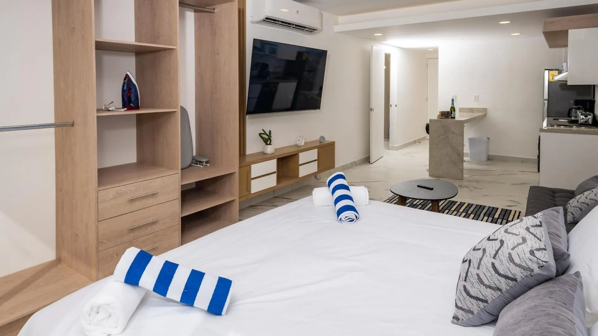 Lujo Y Calidez En Barcelona Condos Cancún 0*,